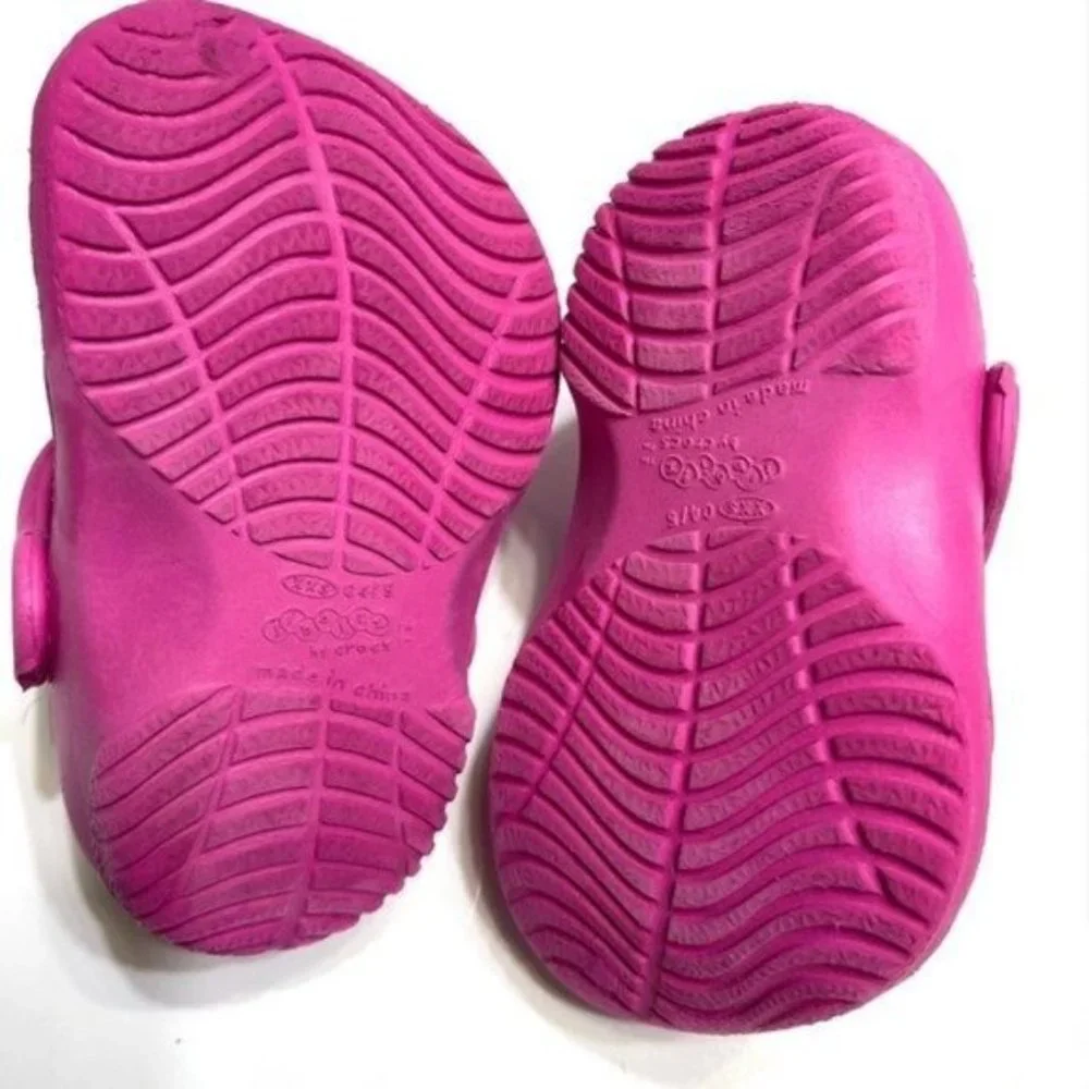 Crocs. Girl , slip on Clog rubber, Pink color size 4-5‎